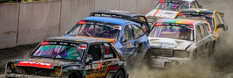 2WD-Tourenwagen dicht gedrängt in einer Kurve